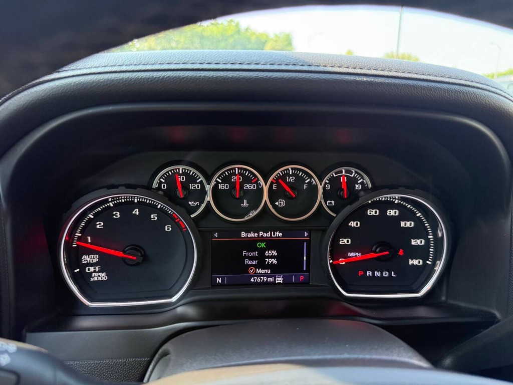 Chevrolet Silverado 1500 Vehicle Full-screen Gallery Image 35