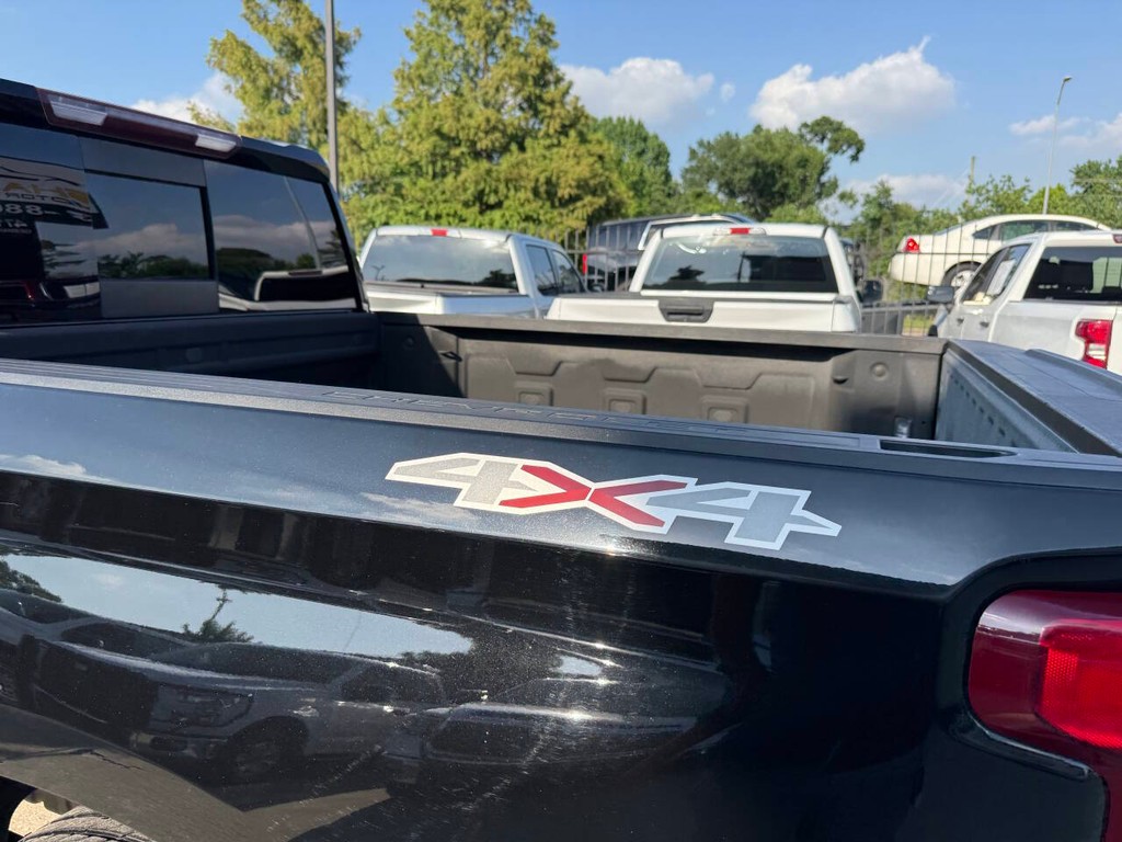 Chevrolet Silverado 1500 Vehicle Full-screen Gallery Image 40