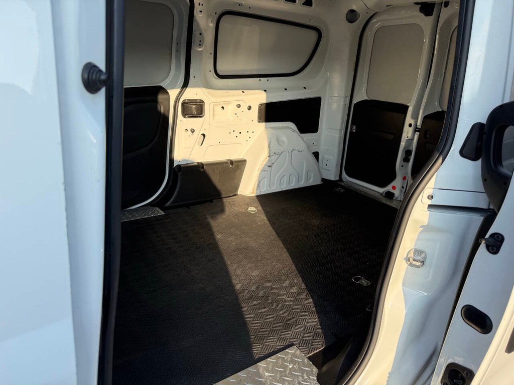 Ram ProMaster City Cargo Van Vehicle Full-screen Gallery Image 25