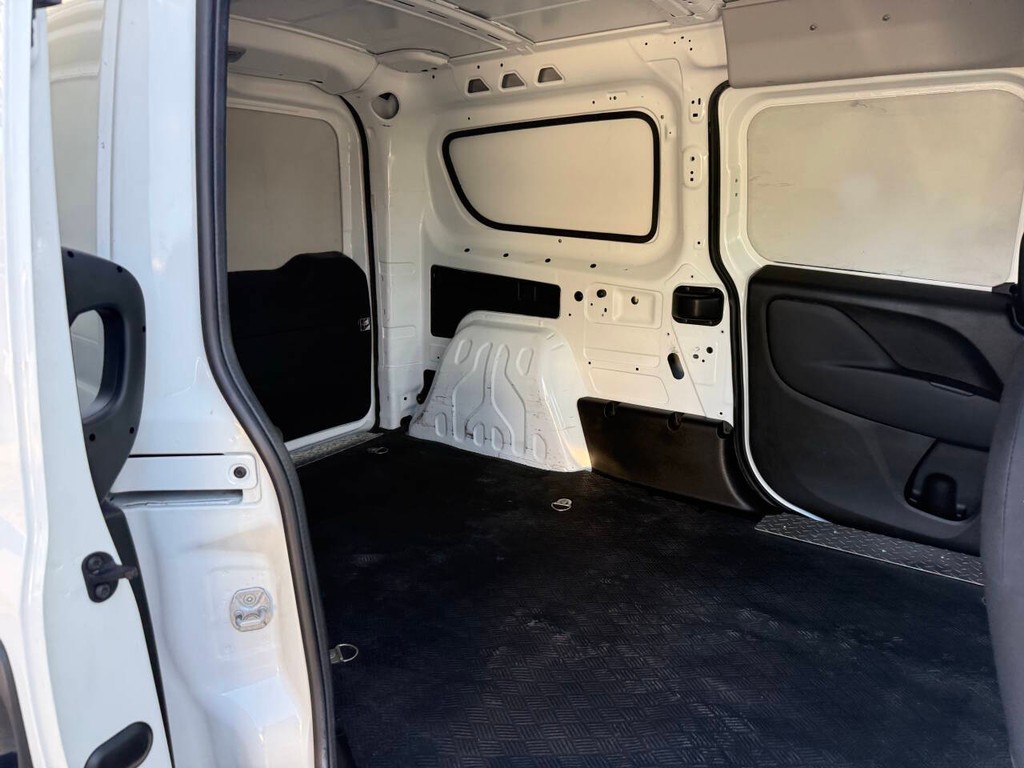 Ram ProMaster City Cargo Van Vehicle Full-screen Gallery Image 27