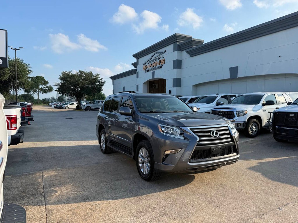 Lexus GX Vehicle Full-screen Gallery Image 02