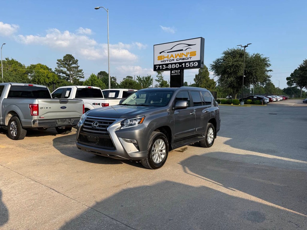 Lexus GX Vehicle Full-screen Gallery Image 03