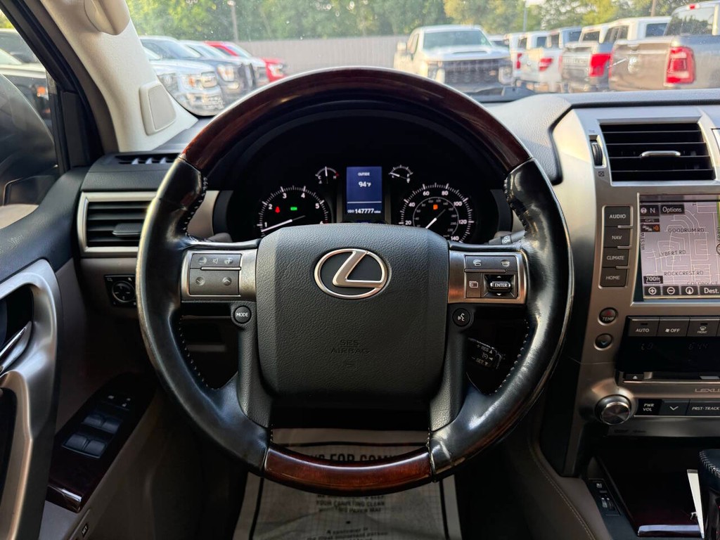 Lexus GX Vehicle Full-screen Gallery Image 25