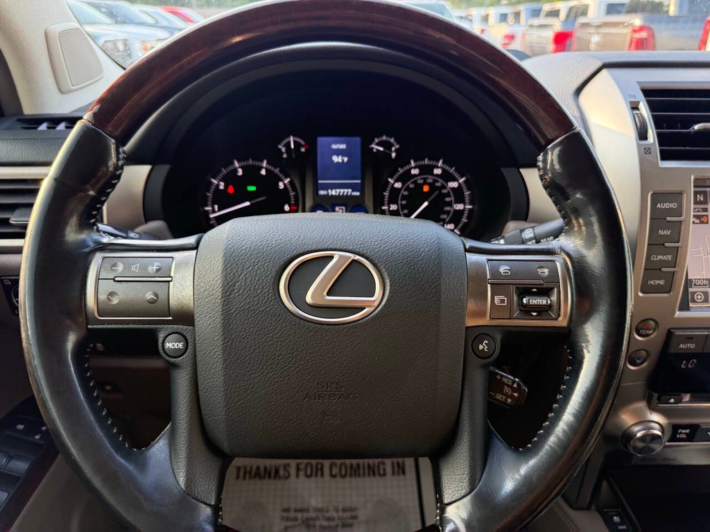 Lexus GX Vehicle Full-screen Gallery Image 26