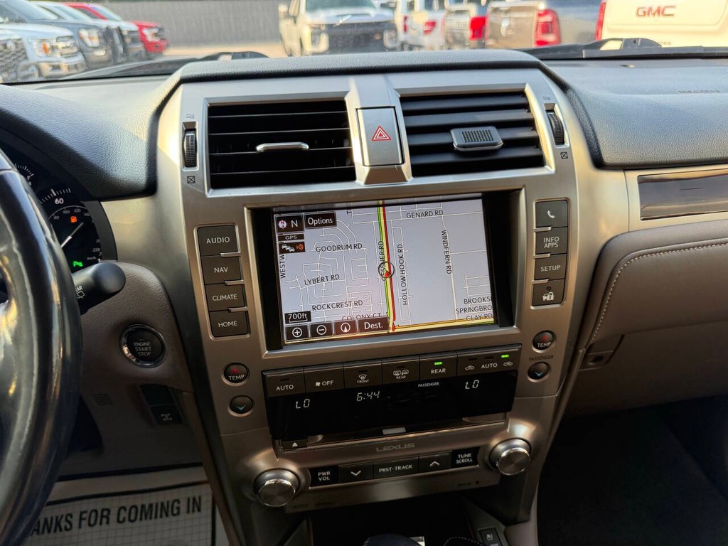Lexus GX Vehicle Full-screen Gallery Image 27