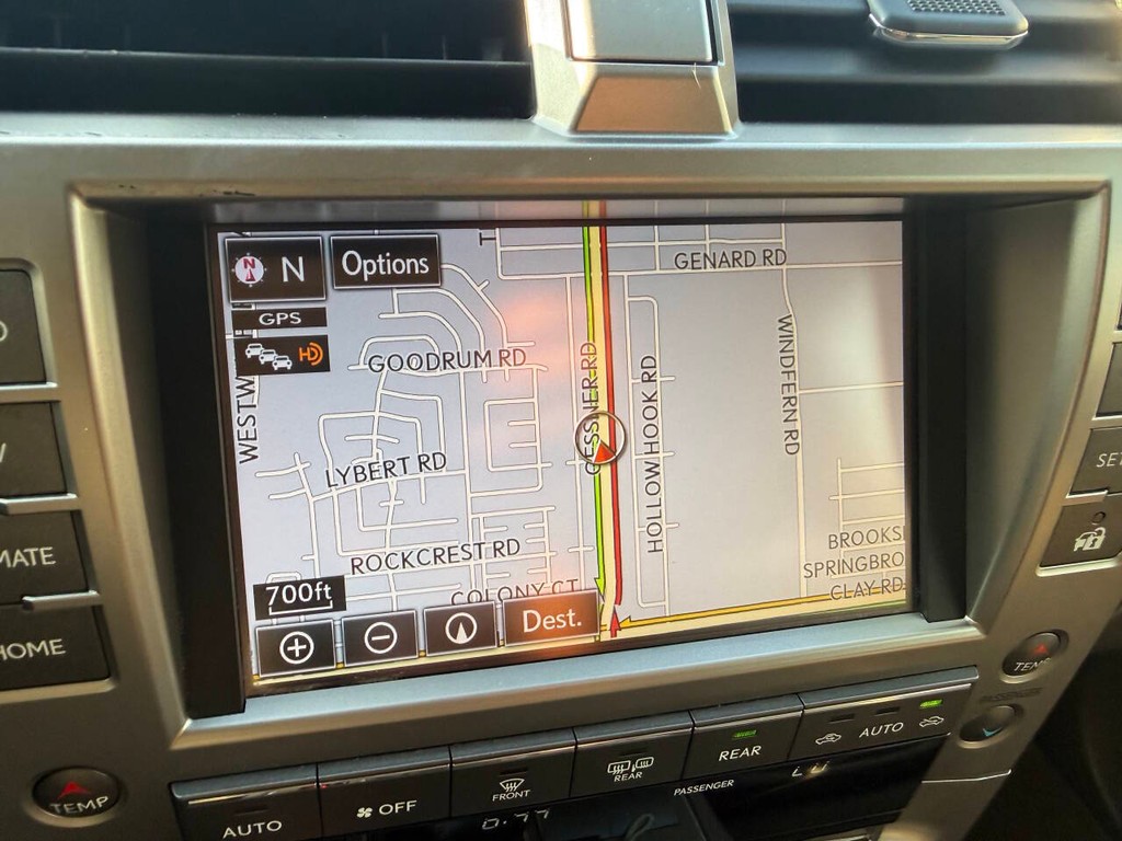 Lexus GX Vehicle Full-screen Gallery Image 28