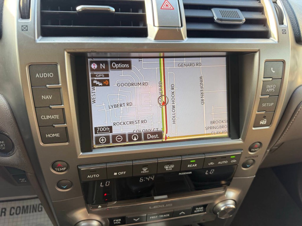 Lexus GX Vehicle Full-screen Gallery Image 29