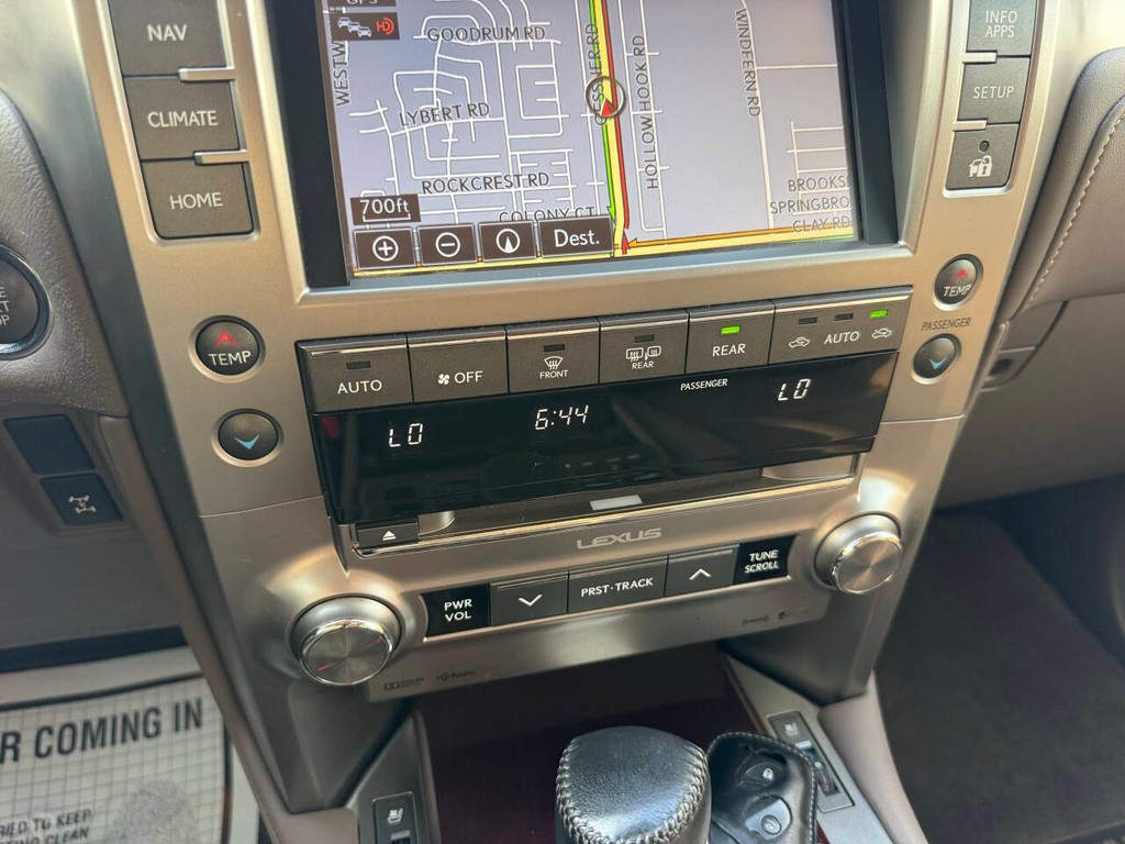 Lexus GX Vehicle Full-screen Gallery Image 31