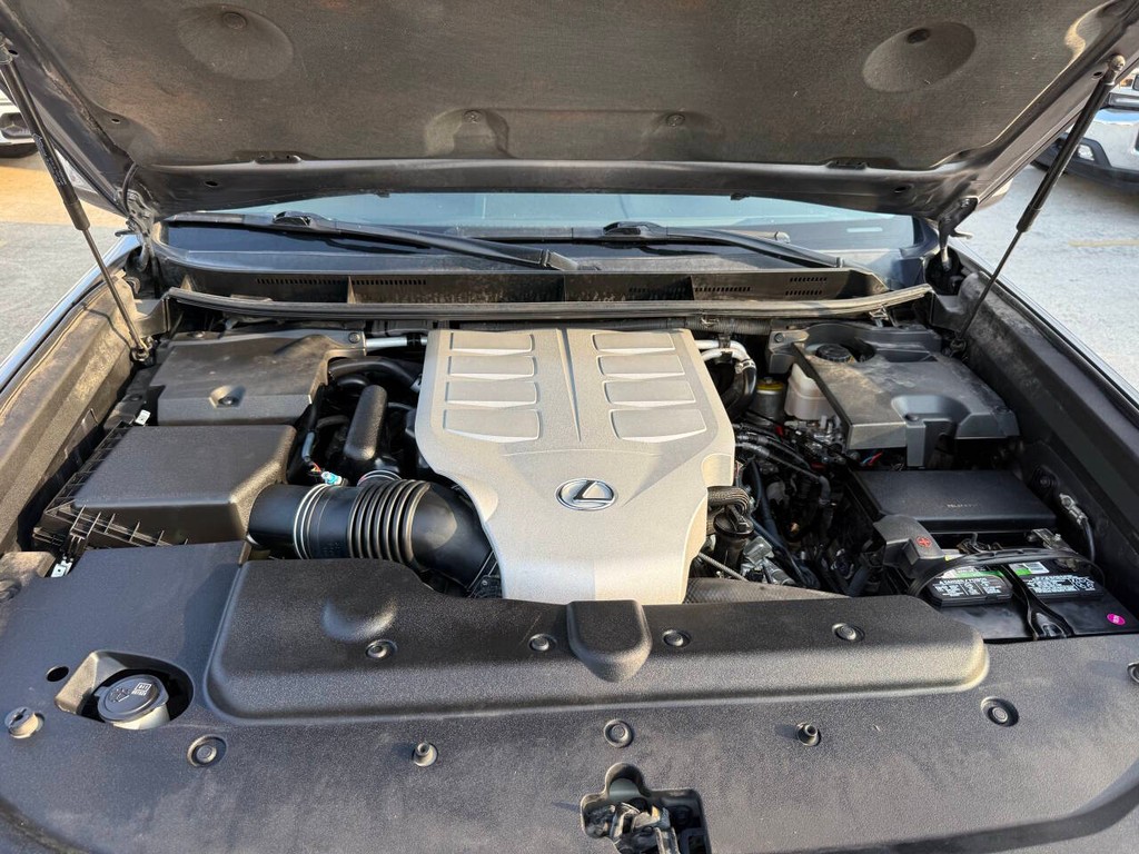 Lexus GX Vehicle Full-screen Gallery Image 39