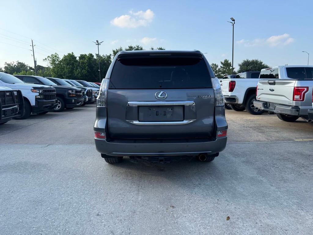 Lexus GX Vehicle Full-screen Gallery Image 42