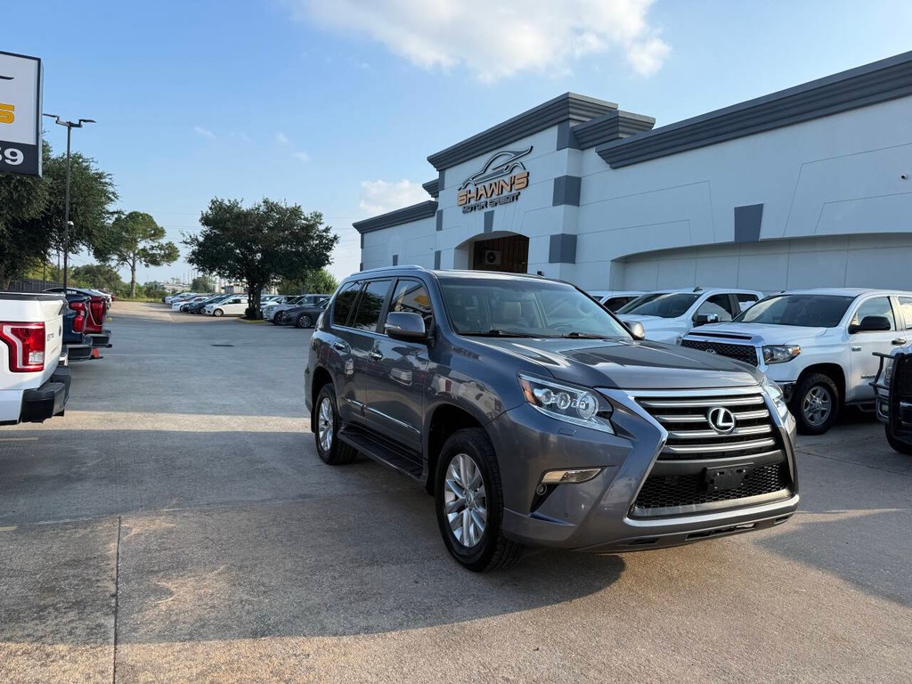 Lexus GX Vehicle Full-screen Gallery Image 45