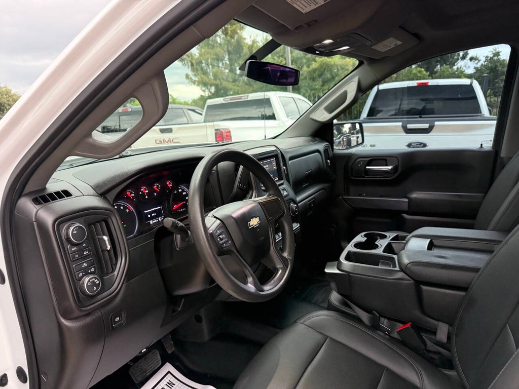Chevrolet Silverado 1500 Vehicle Full-screen Gallery Image 06