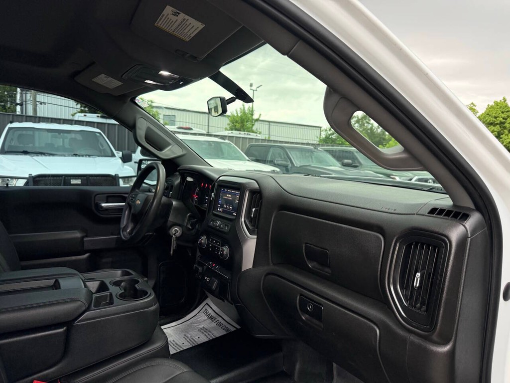 Chevrolet Silverado 1500 Vehicle Full-screen Gallery Image 09