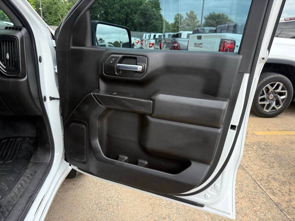 Chevrolet Silverado 1500 Vehicle Full-screen Gallery Image 11