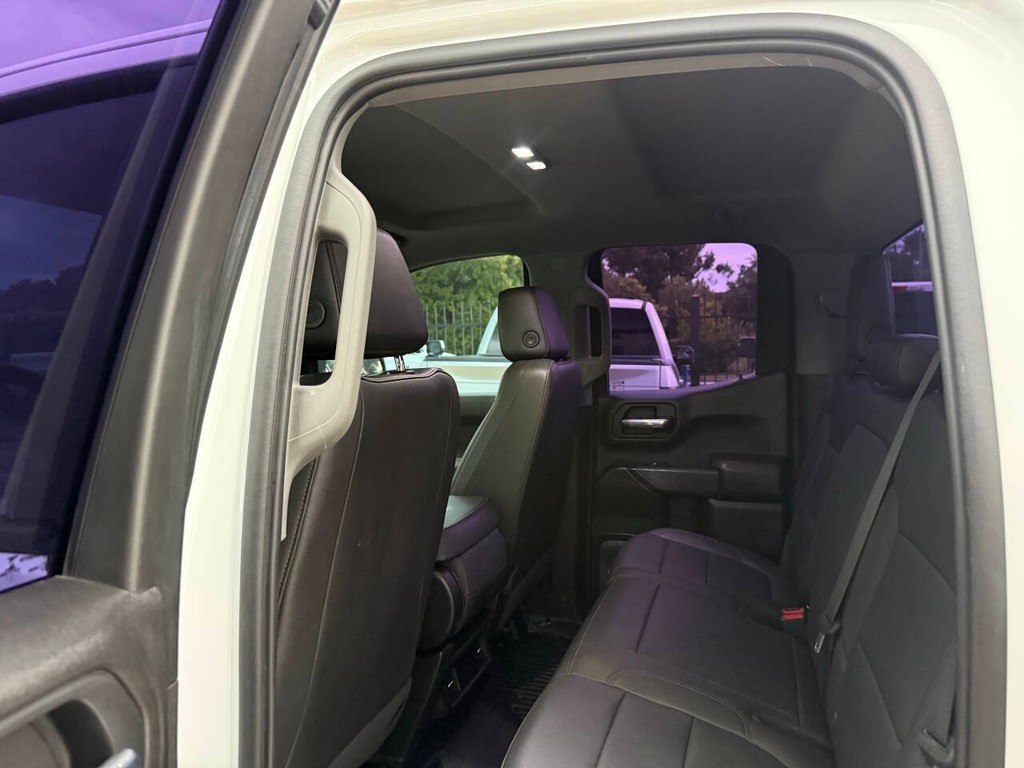 Chevrolet Silverado 1500 Vehicle Full-screen Gallery Image 12