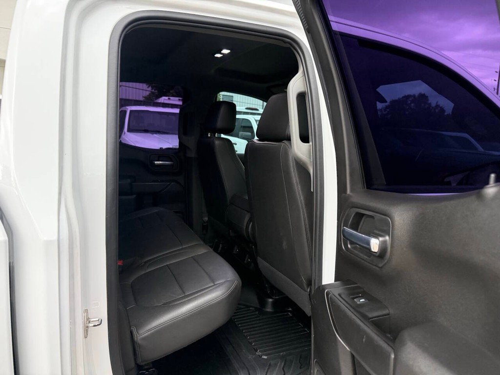 Chevrolet Silverado 1500 Vehicle Full-screen Gallery Image 16
