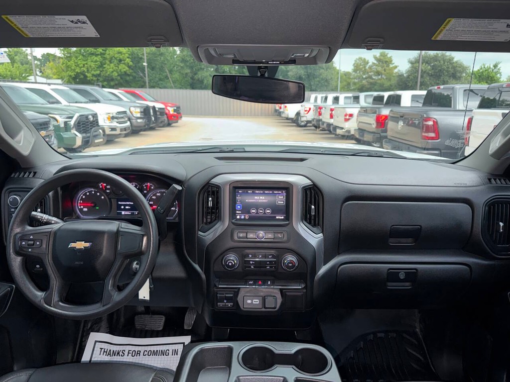 Chevrolet Silverado 1500 Vehicle Full-screen Gallery Image 17
