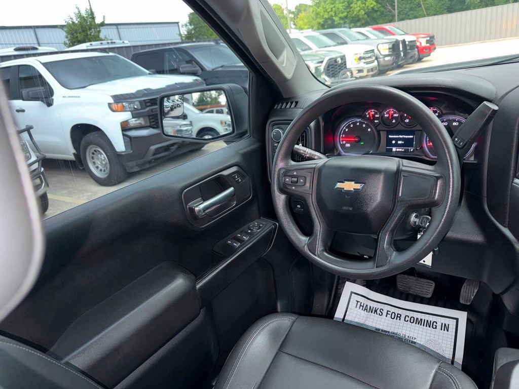 Chevrolet Silverado 1500 Vehicle Full-screen Gallery Image 19