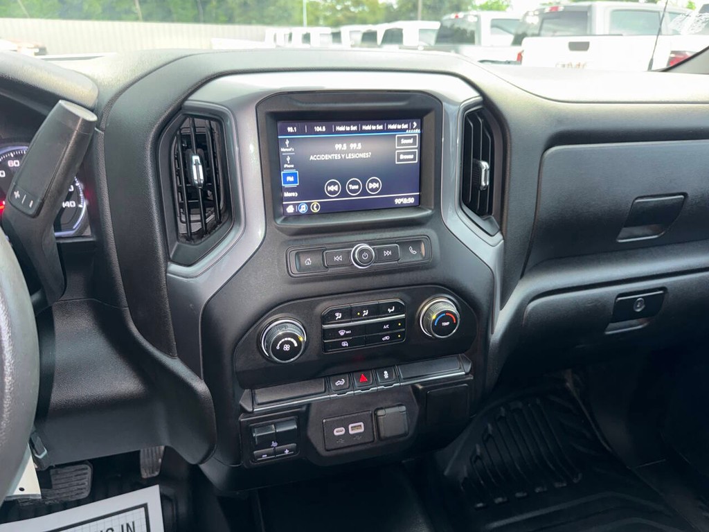 Chevrolet Silverado 1500 Vehicle Full-screen Gallery Image 25