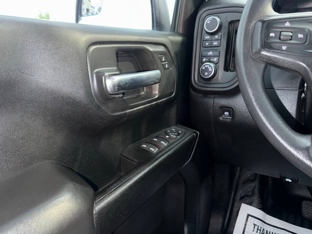 Chevrolet Silverado 1500 Vehicle Full-screen Gallery Image 31