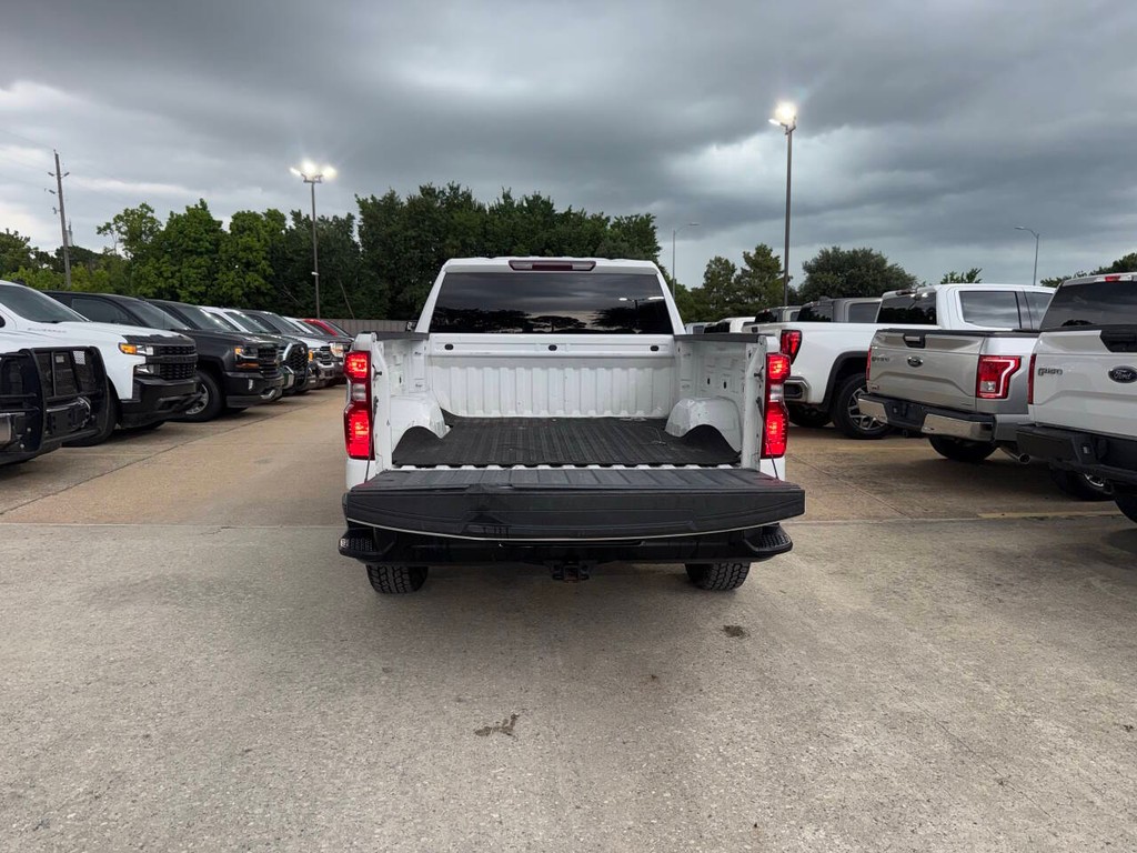 Chevrolet Silverado 1500 Vehicle Full-screen Gallery Image 37