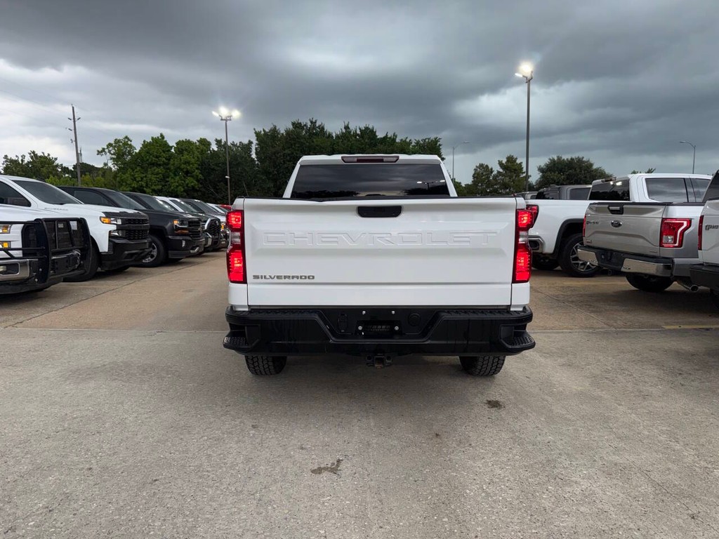 Chevrolet Silverado 1500 Vehicle Full-screen Gallery Image 38