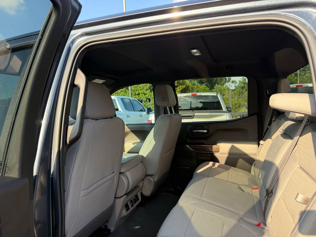 Chevrolet Silverado 1500 Vehicle Full-screen Gallery Image 12