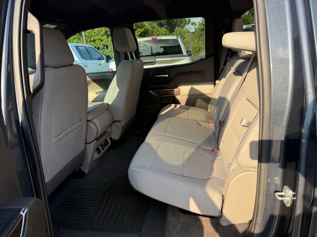 Chevrolet Silverado 1500 Vehicle Full-screen Gallery Image 13
