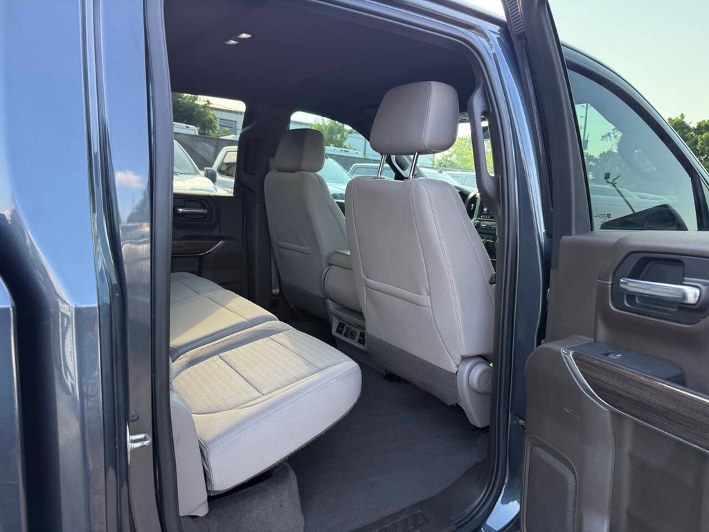 Chevrolet Silverado 1500 Vehicle Full-screen Gallery Image 15