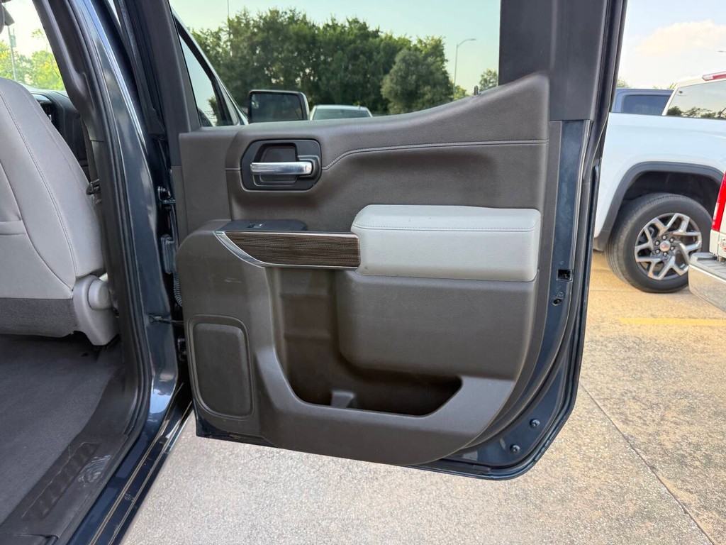 Chevrolet Silverado 1500 Vehicle Full-screen Gallery Image 16