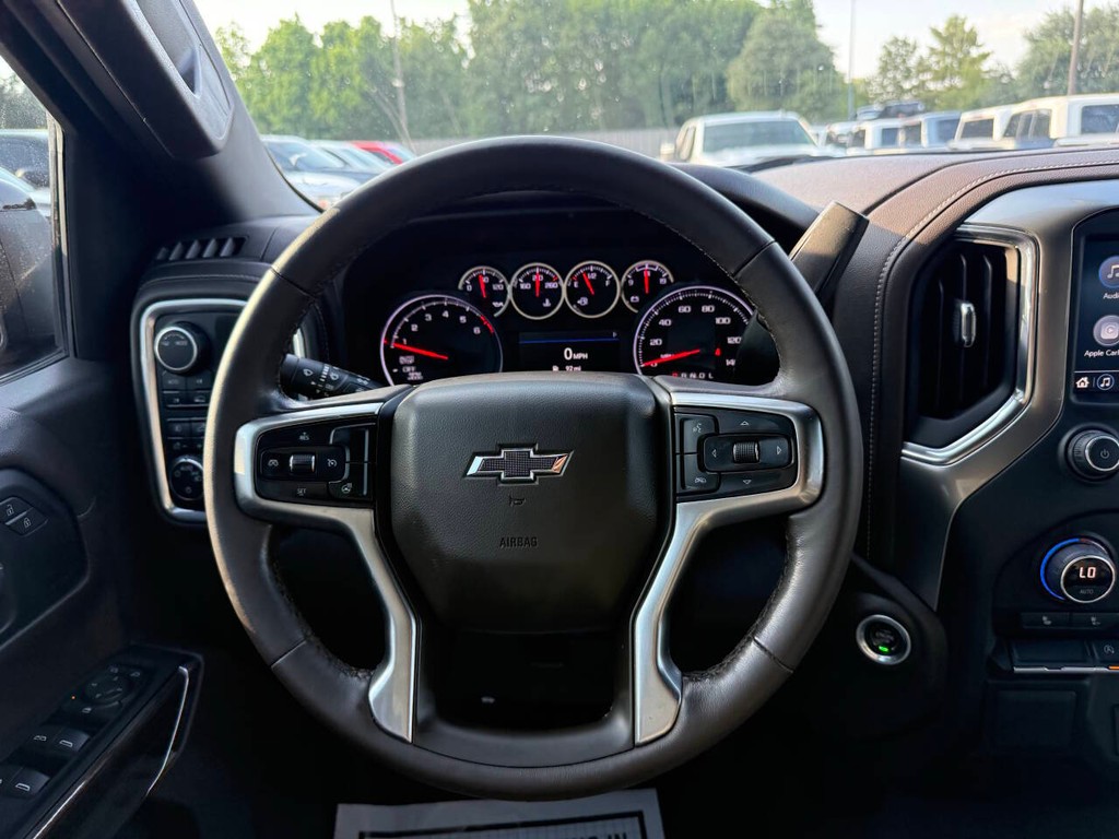Chevrolet Silverado 1500 Vehicle Full-screen Gallery Image 22