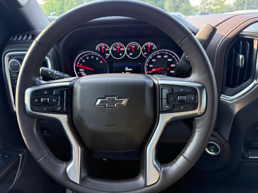 Chevrolet Silverado 1500 Vehicle Full-screen Gallery Image 23