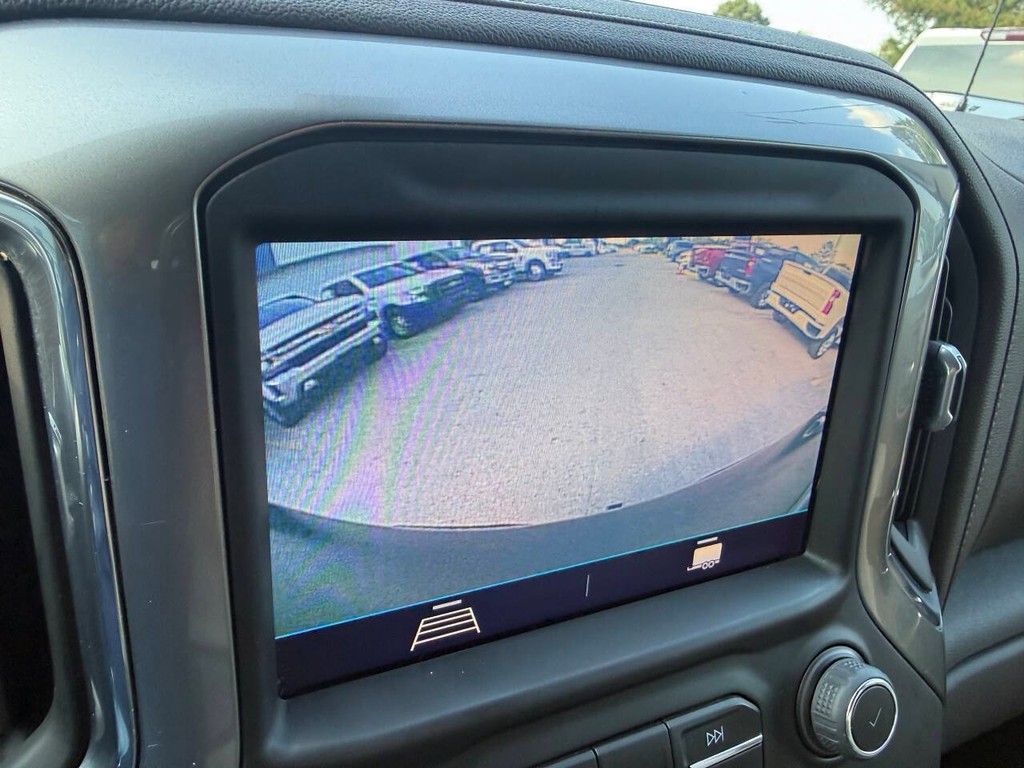 Chevrolet Silverado 1500 Vehicle Full-screen Gallery Image 26