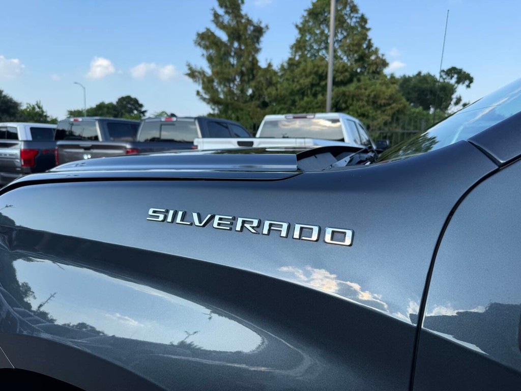 Chevrolet Silverado 1500 Vehicle Full-screen Gallery Image 36