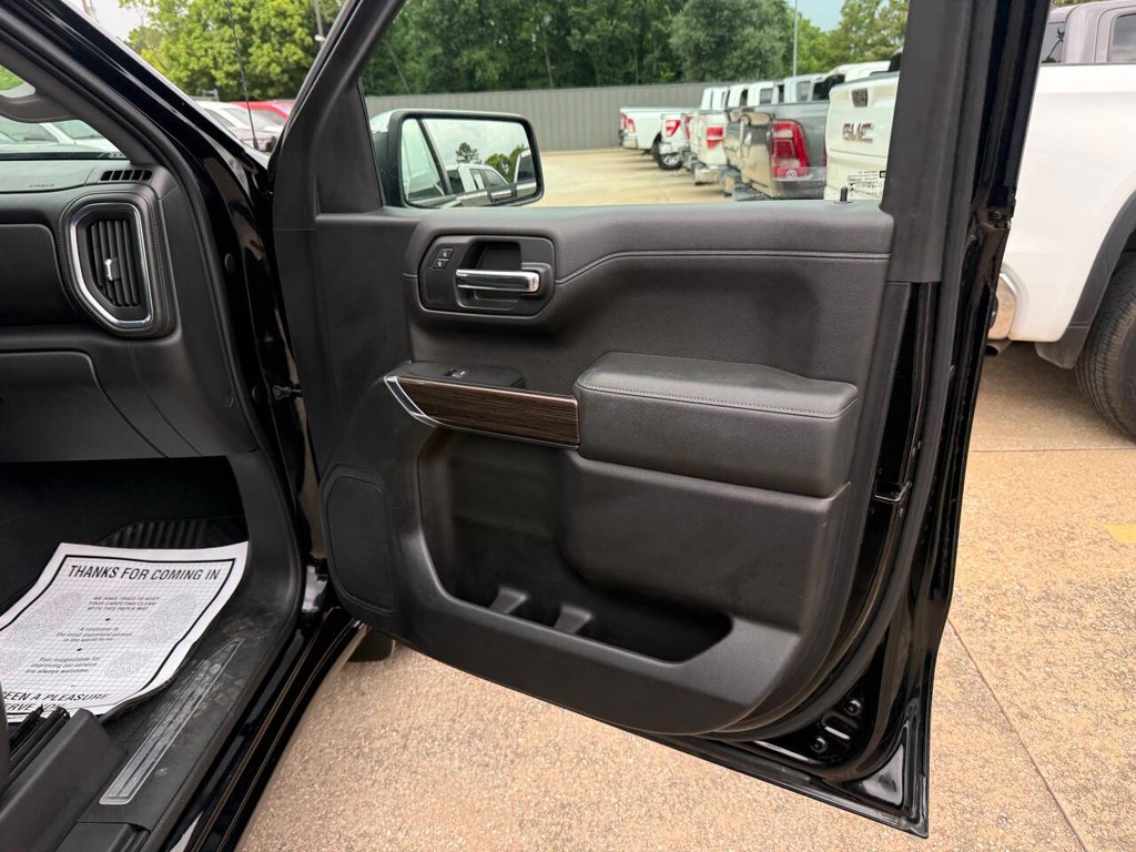 Chevrolet Silverado 1500 Vehicle Full-screen Gallery Image 11