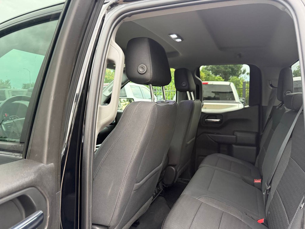 Chevrolet Silverado 1500 Vehicle Full-screen Gallery Image 12