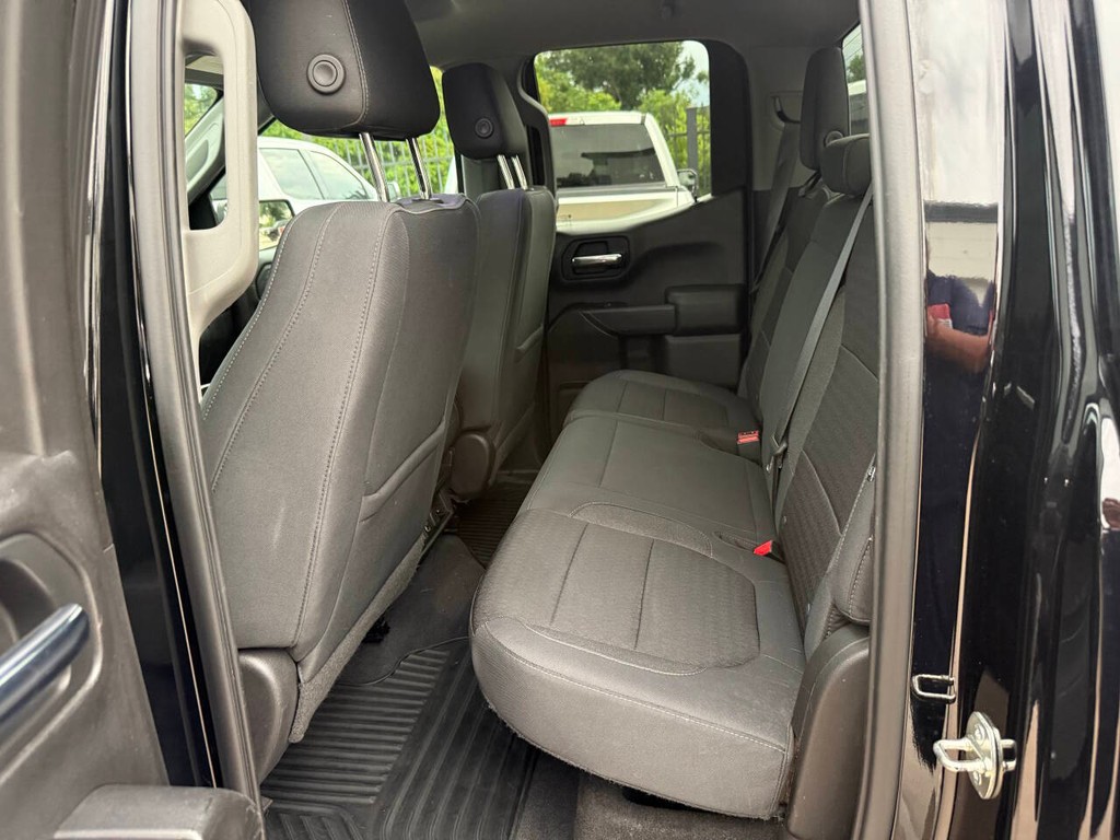 Chevrolet Silverado 1500 Vehicle Full-screen Gallery Image 13