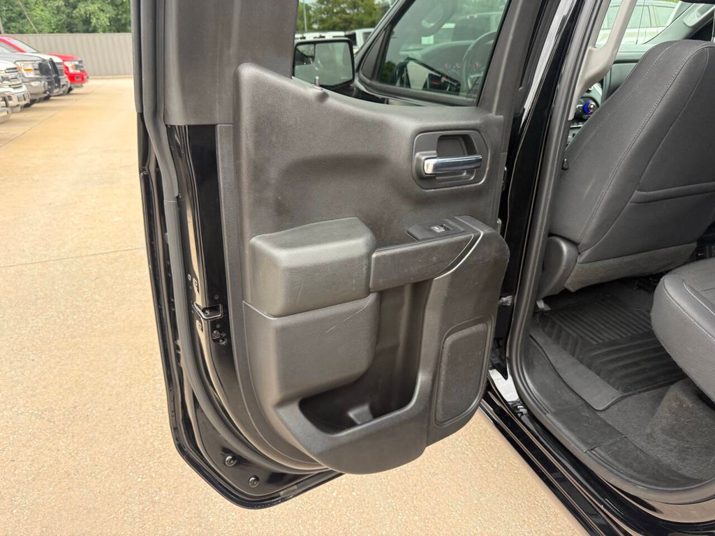 Chevrolet Silverado 1500 Vehicle Full-screen Gallery Image 14
