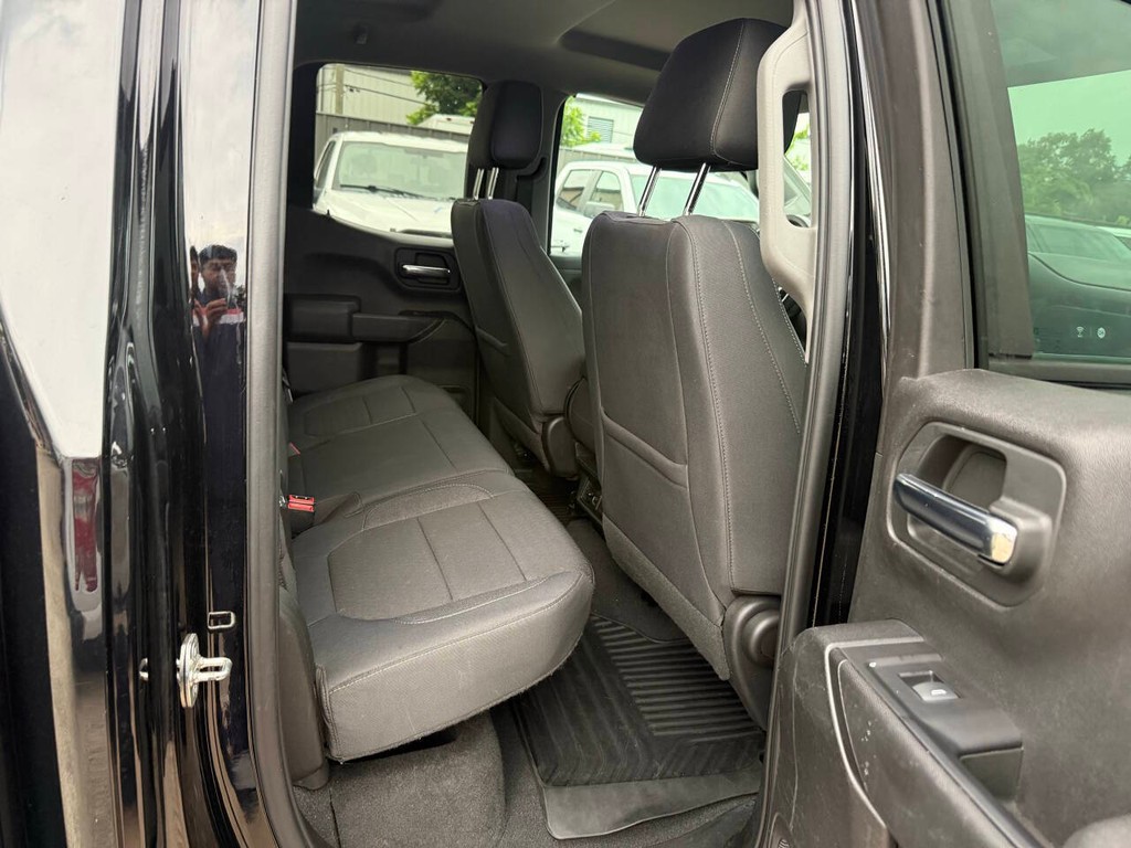 Chevrolet Silverado 1500 Vehicle Full-screen Gallery Image 15