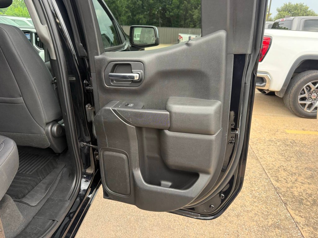 Chevrolet Silverado 1500 Vehicle Full-screen Gallery Image 16
