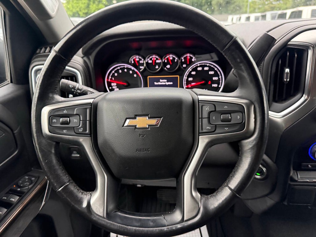 Chevrolet Silverado 1500 Vehicle Full-screen Gallery Image 23