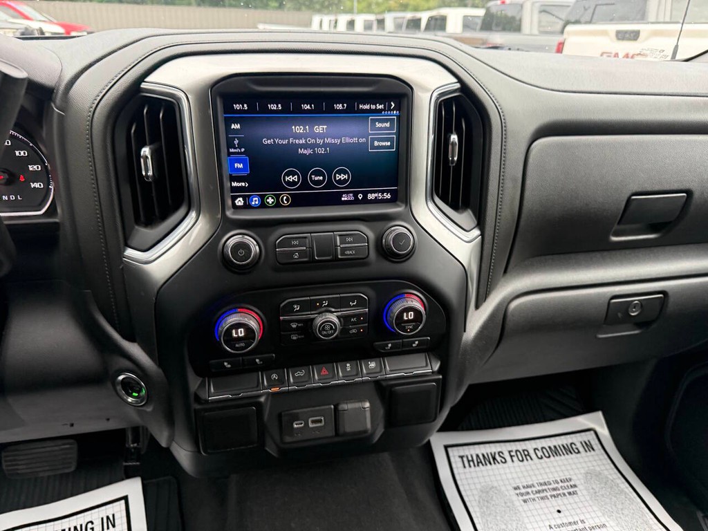 Chevrolet Silverado 1500 Vehicle Full-screen Gallery Image 24