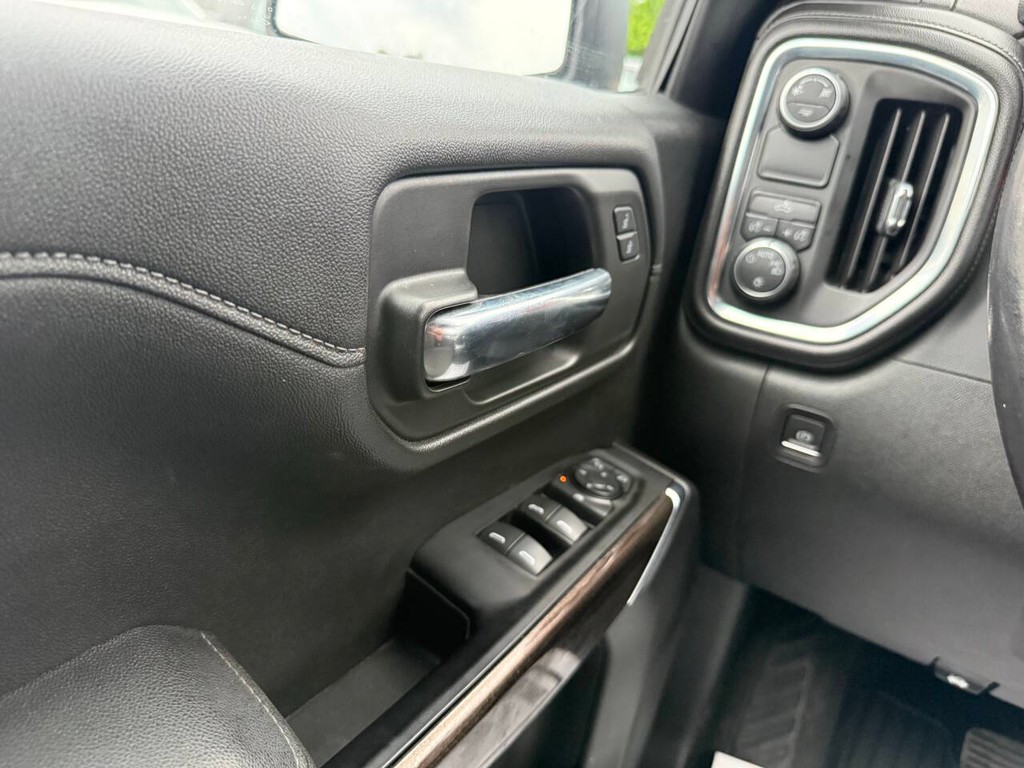 Chevrolet Silverado 1500 Vehicle Full-screen Gallery Image 30
