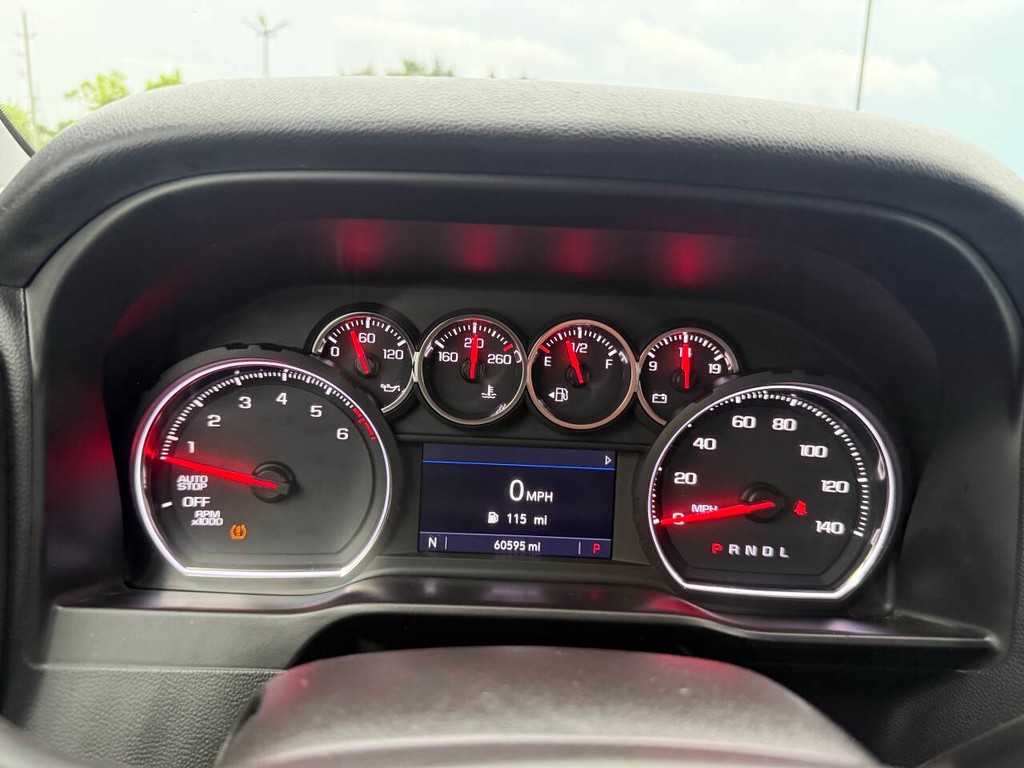 Chevrolet Silverado 1500 Vehicle Full-screen Gallery Image 31