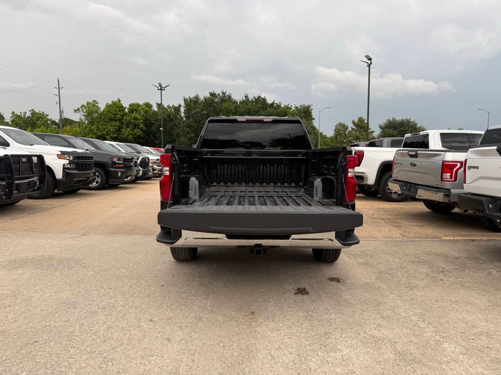 Chevrolet Silverado 1500 Vehicle Full-screen Gallery Image 37