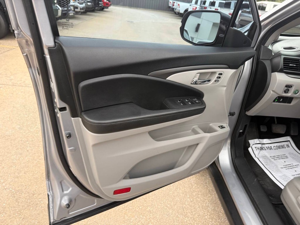 Honda Pilot Vehicle Full-screen Gallery Image 08