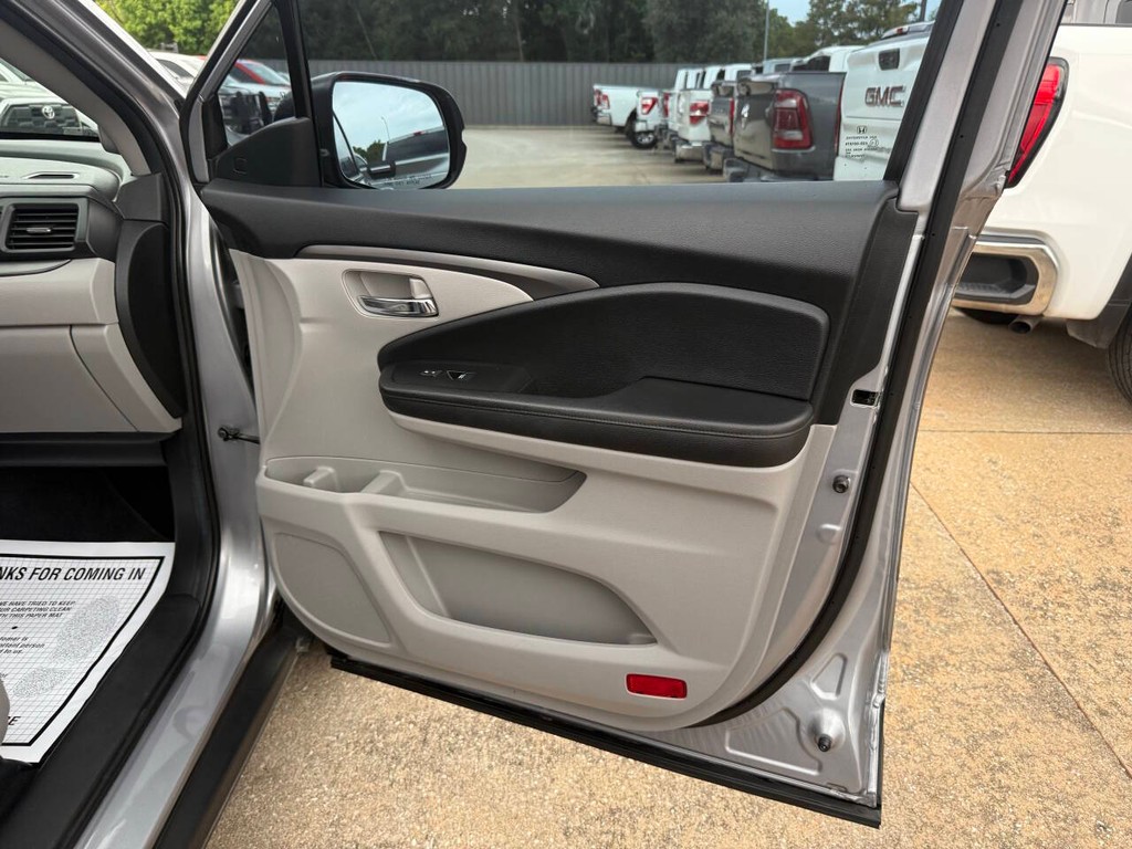 Honda Pilot Vehicle Full-screen Gallery Image 11