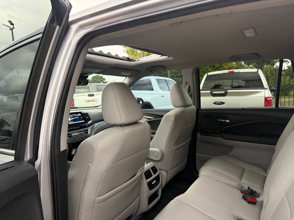 Honda Pilot Vehicle Full-screen Gallery Image 12