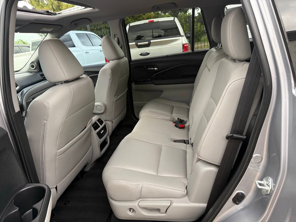 Honda Pilot Vehicle Full-screen Gallery Image 13