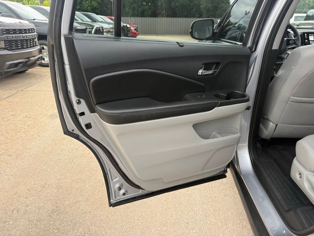 Honda Pilot Vehicle Full-screen Gallery Image 15